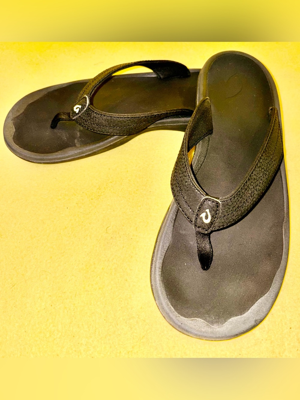 OluKai 'Ohana Black Water-Resistant Flip Flop Sandals - Women’s Size 9